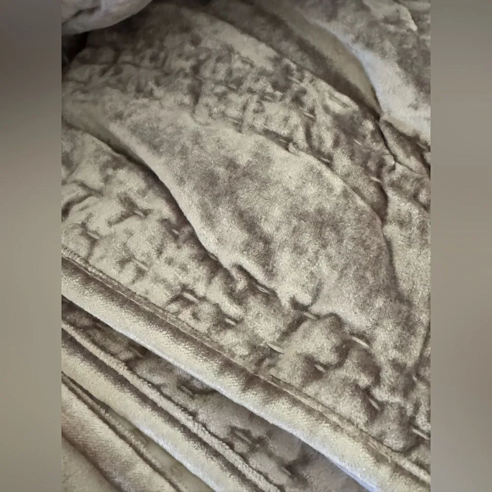 Anthropologie lustered velvet Alastaire quilt gray CALIFORNIA KING NWT